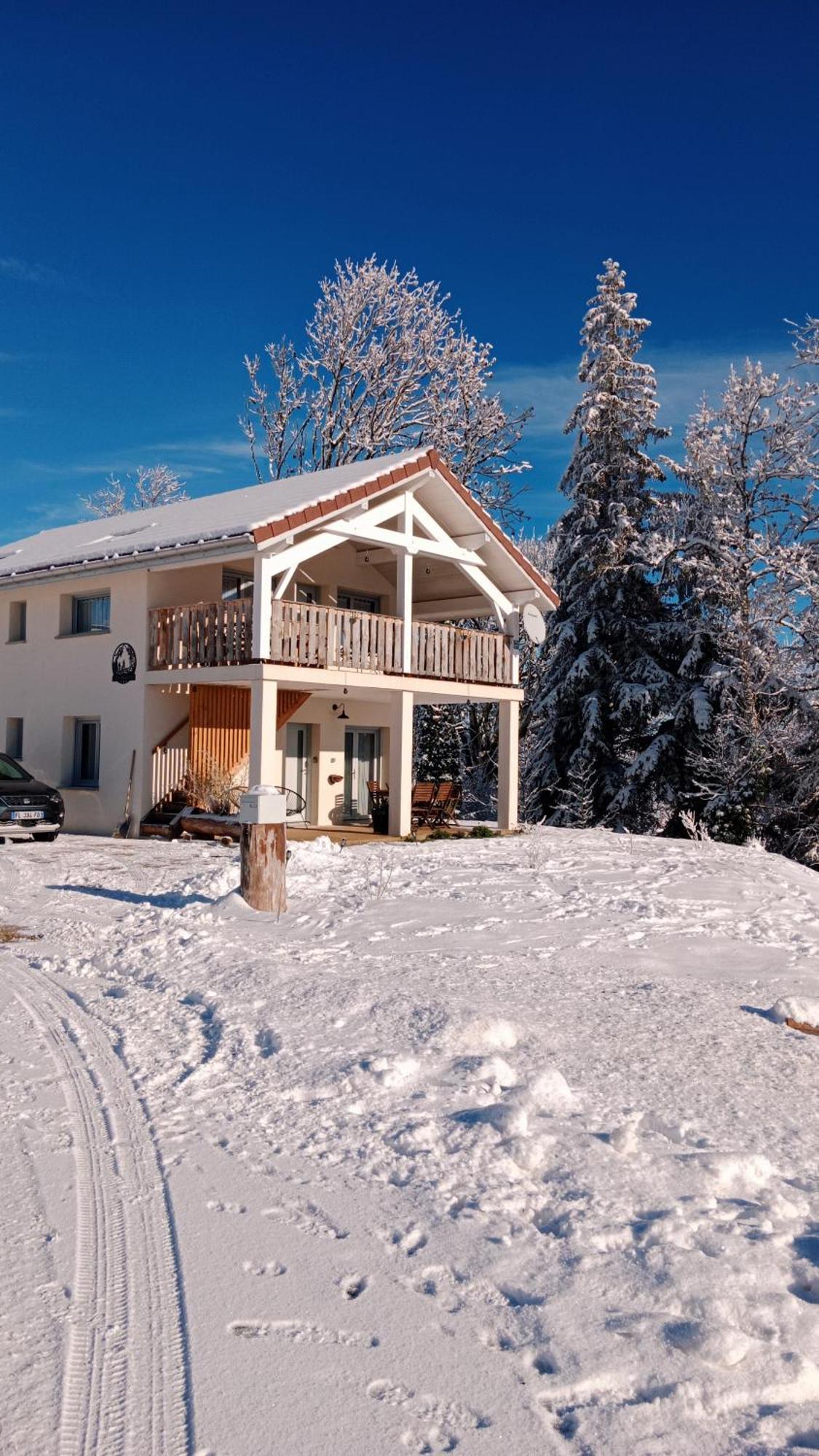 Gite Des Roches La Chaux-du-Dombief المظهر الخارجي الصورة